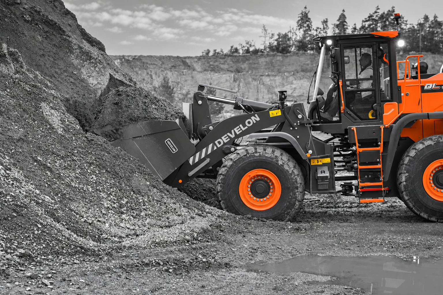 Develon DL320-7