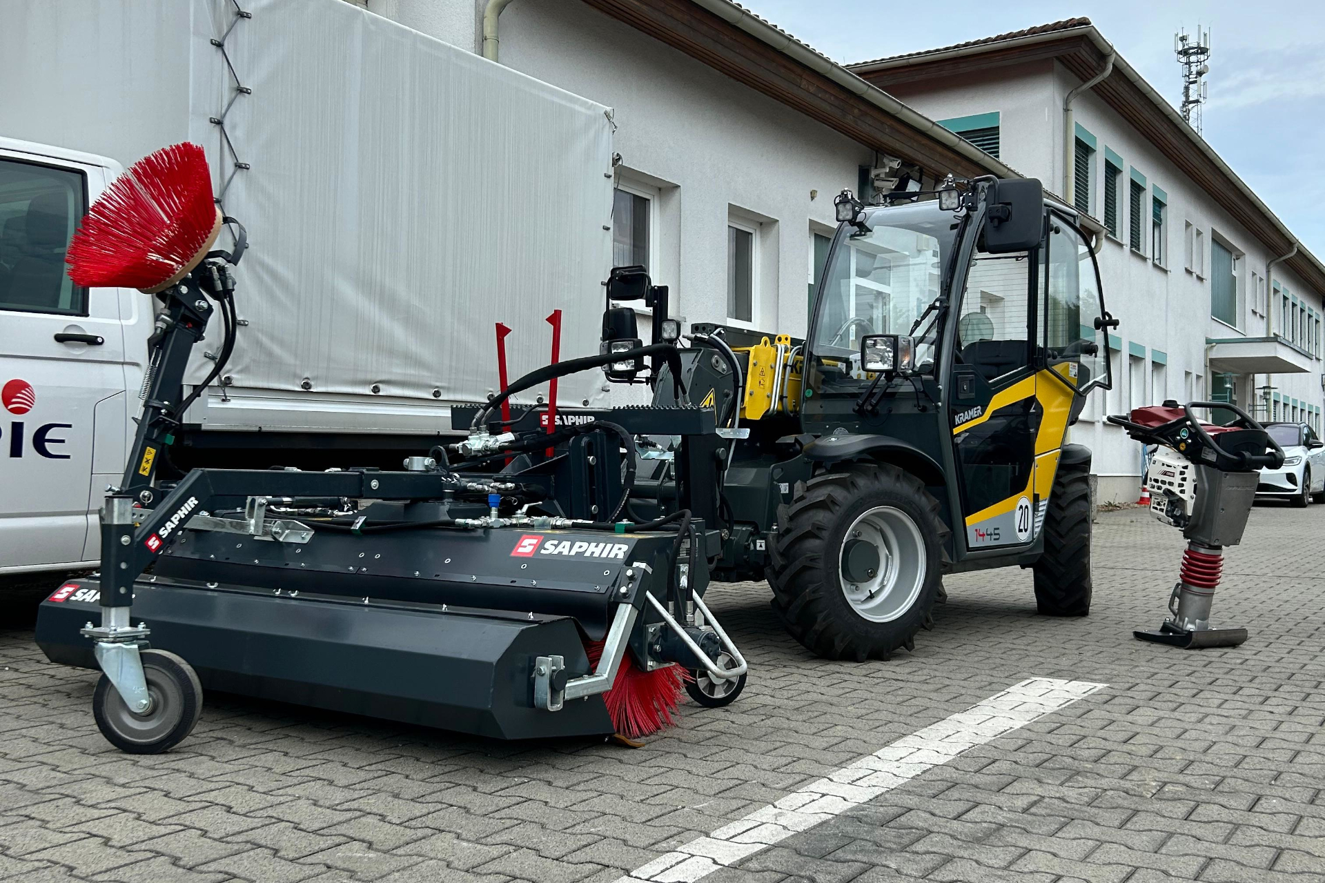Kramer 1445 Teleskoplader mit Werkzeugpaket & Kehrschaufel